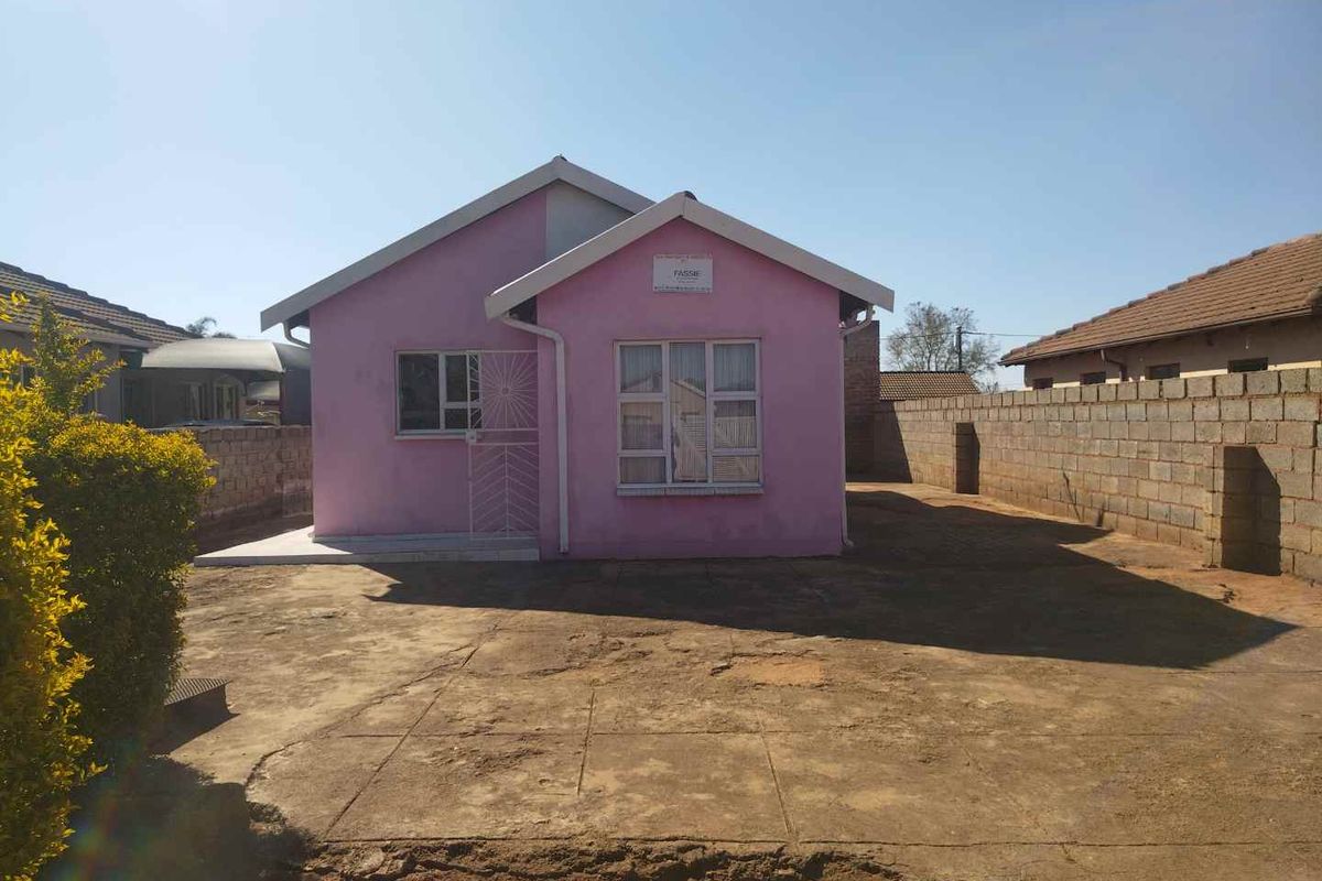 3 bedrooms house for sale in Soshanguve B1 - Photo 2