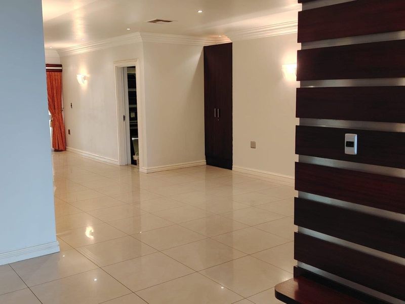 Stunning 3-Bedroom Apartment for Rent in Umhlanga - Photo 5
