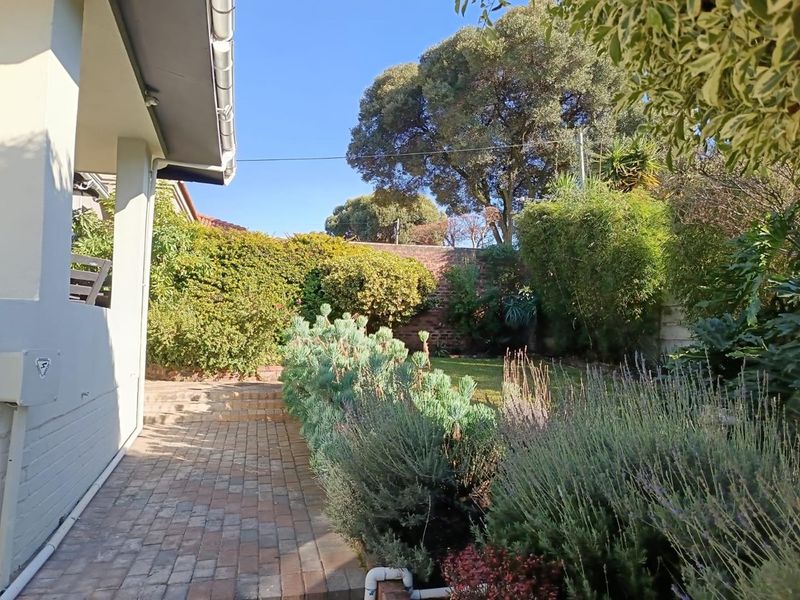 Stunning Family Home with Flexible Living Options - Photo 4