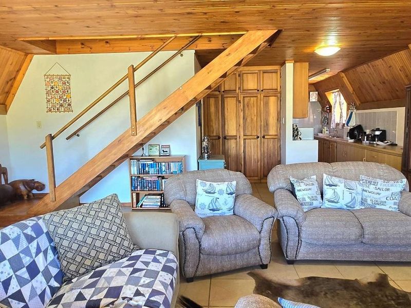 Spacious Coastal Dual Living Home with Distant Sea Views in Franskraal - Photo 7