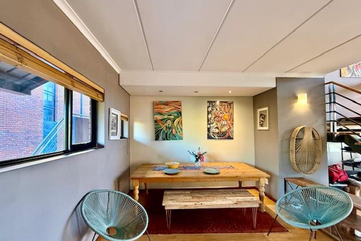 Discover Urban Elegance: New York-Style Loft Apartment in Atholl - Photo 4