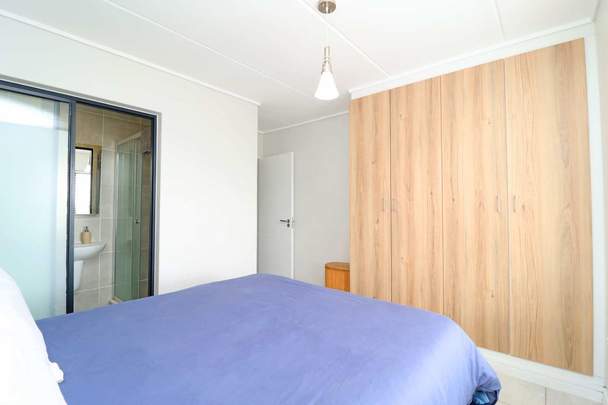 Modern 2-Bedroom Apartment with Balcony in Greenlee Eco Estate - Photo 5