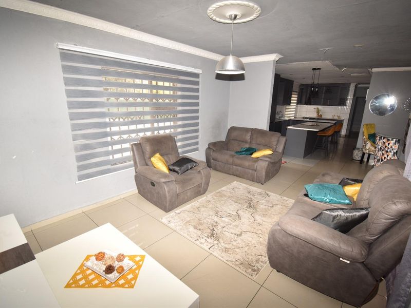 Charming 3-Bedroom Home with Flatlet in Crystal Park - Photo 7