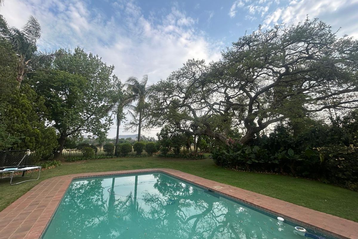 Stunning 4-Bedroom Family Home with Guest Suite - Photo 2