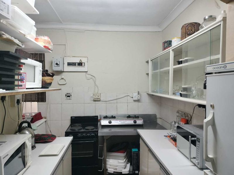 Own your own business with two full title properties and a well established Guesthouse - Photo 4