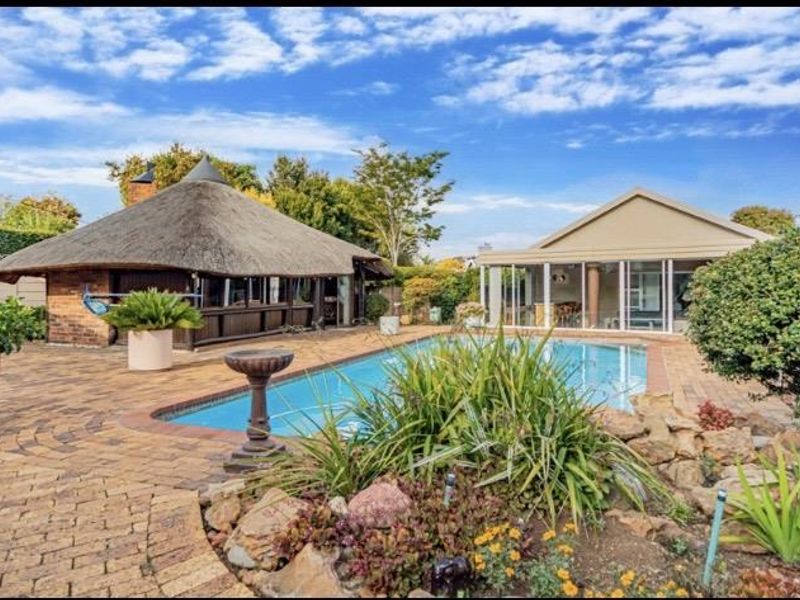 4 Bedroom House for Rent - Photo 2