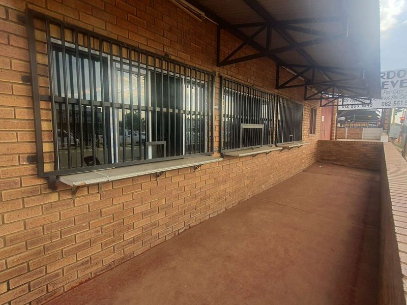 **Exciting Opportunity: Tavern for Sale in East Lynne, Pretoria** - Photo 3