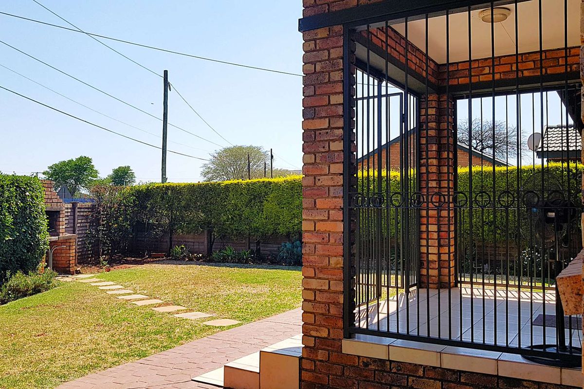 3 Bed Townhouse - Photo 4