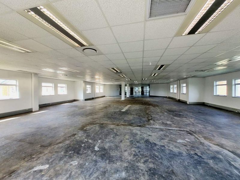 309m2 First-Floor Office in Illovo Sugar Park – Secure, Accessible, and Move-In Ready - Photo 8