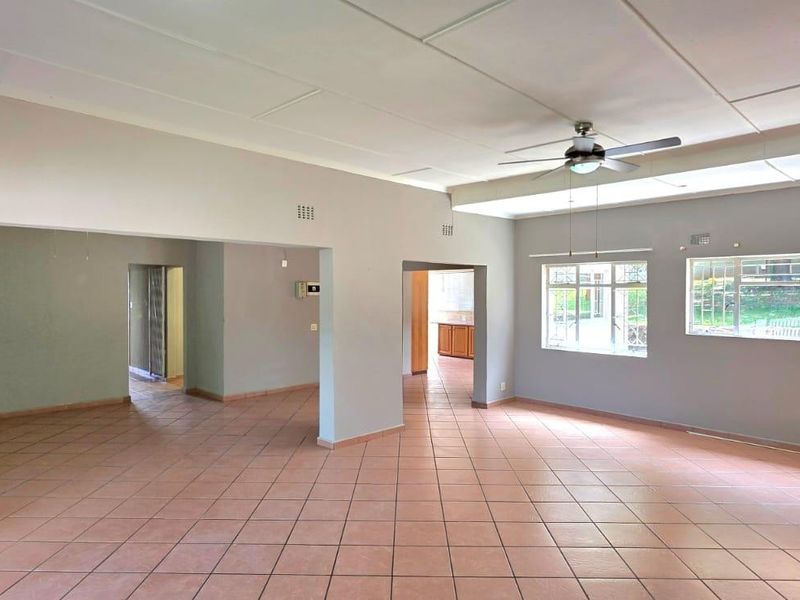 Charming 4 Bedroom house, Barberton - Photo 9