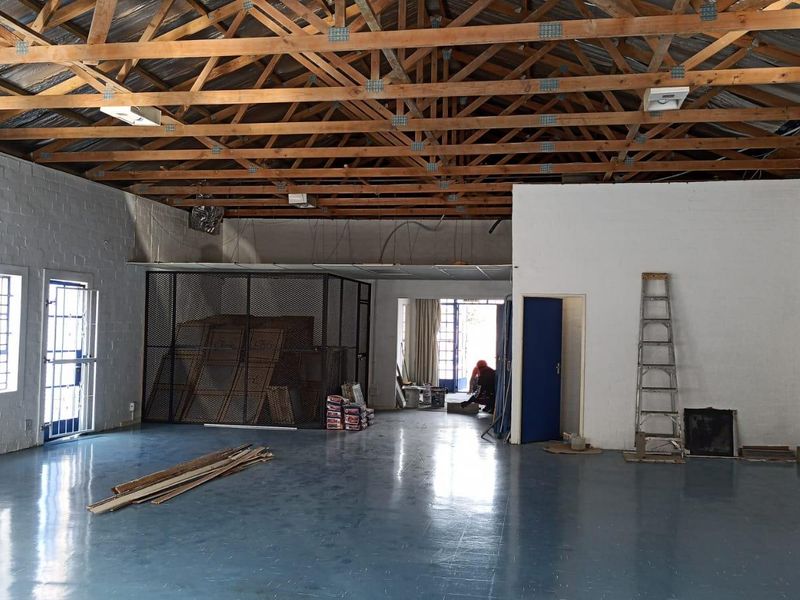 193m2 TO LET HIGHLY VISIBLE, DRIVE-IN ACCESS : RETAIL / OFFICE / WAREHOUSE / - Photo 9