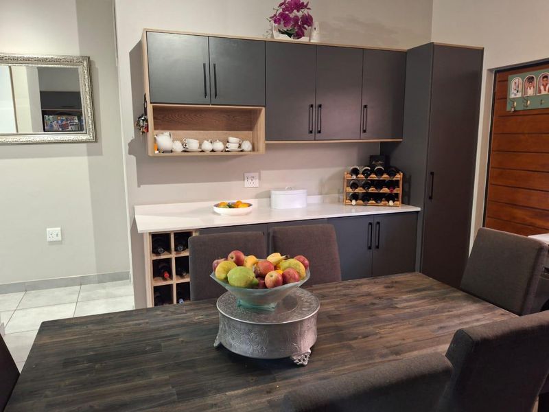 IMMACULATE 3-BEDROOM SIMPLEX FOR SALE IN SOUGHT-AFTER OLYMPUS - Photo 8