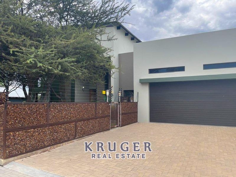 Modern 5-bedroom double story property with serene views. - Photo 2