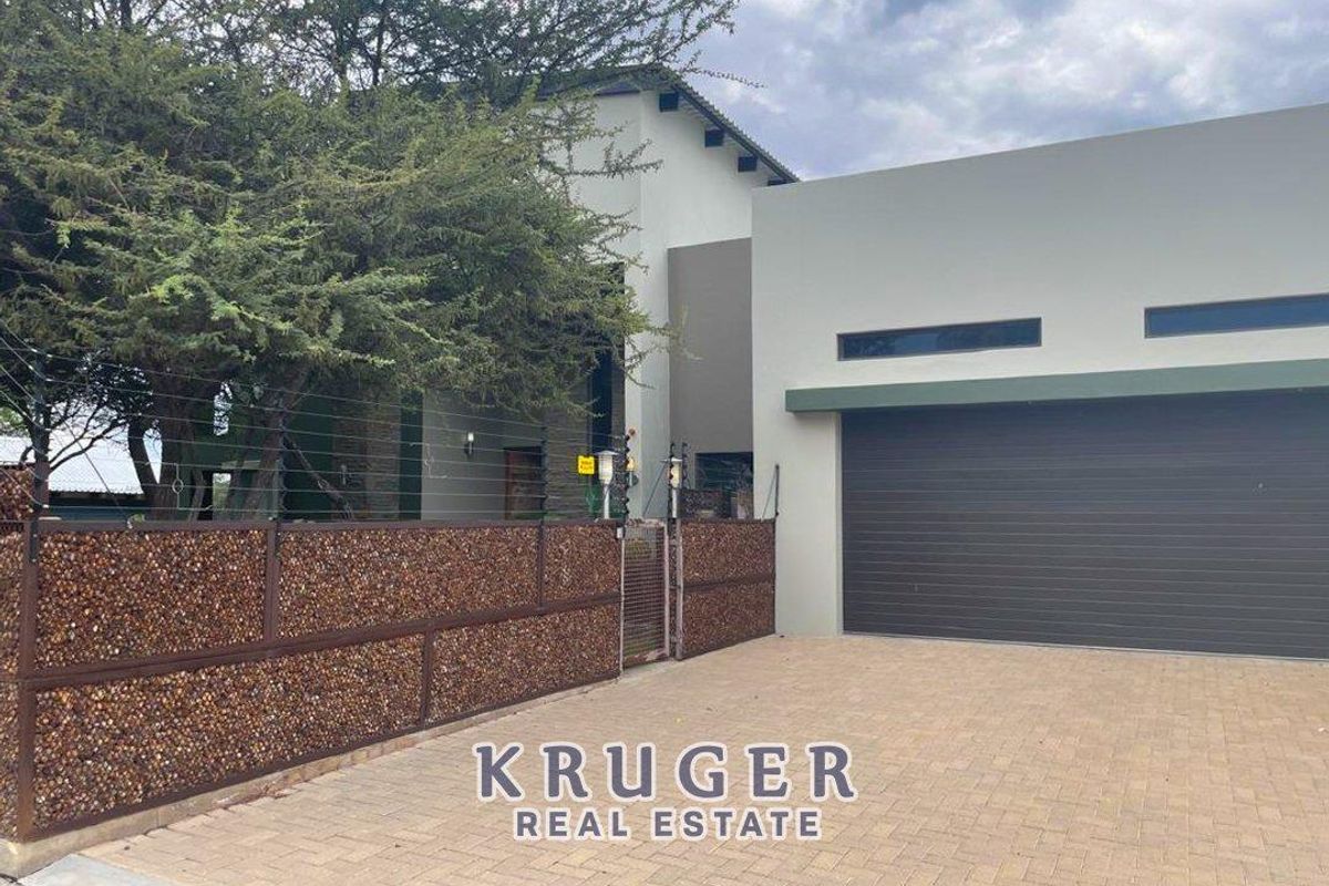 Modern 5-bedroom double story property with serene views. - Photo 2