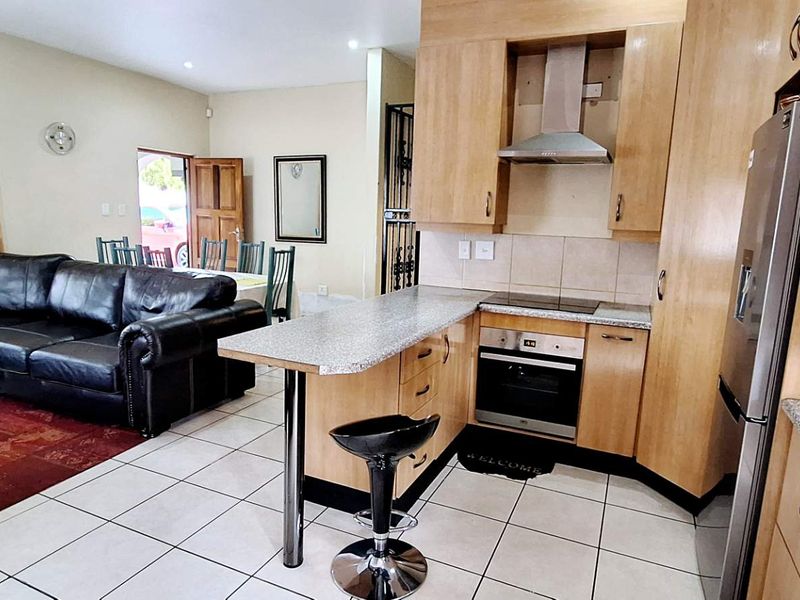 Secure 3 Bedroom Duplex in Leopard Rock Estate - Photo 10