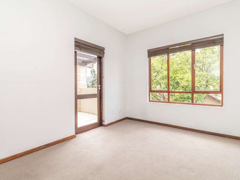 Stylish 2 Bed Loft with Balcony & Stunning Roof Terrace - Photo 10
