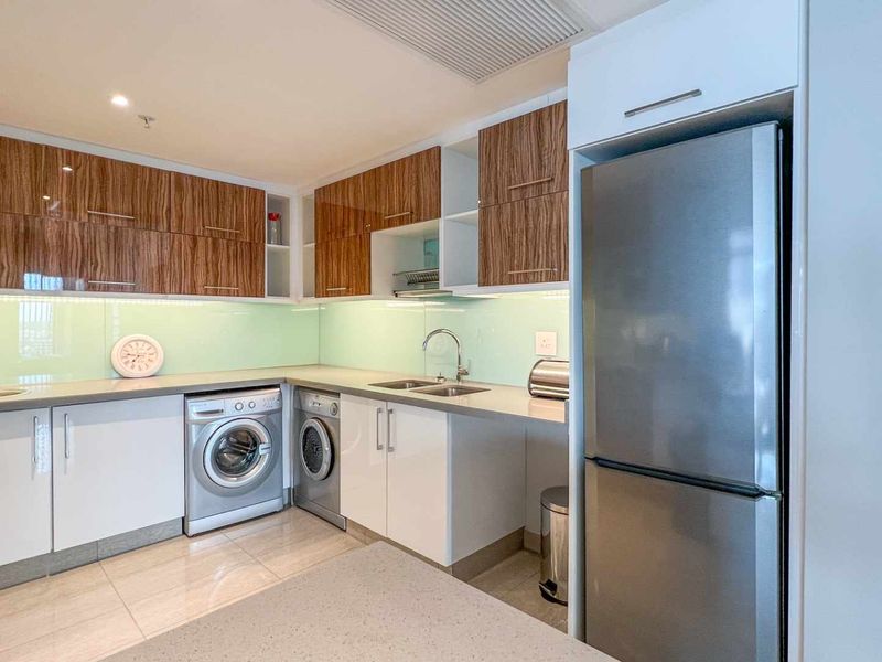 3 BEDROOM | 3 BATHROOM APARTMENT - Photo 7