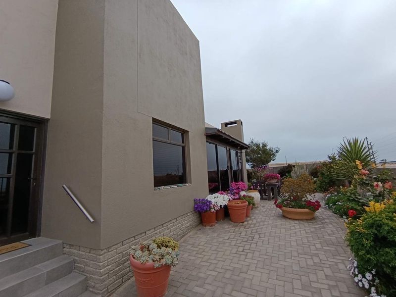 Family home for sale - Opposite Pro-Ed School - Swakopmund - Photo 2