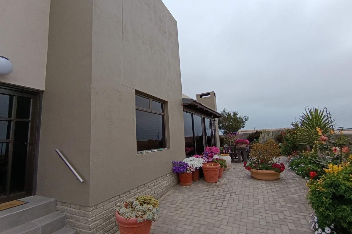 Family home for sale - Opposite Pro-Ed School - Swakopmund - Photo 2