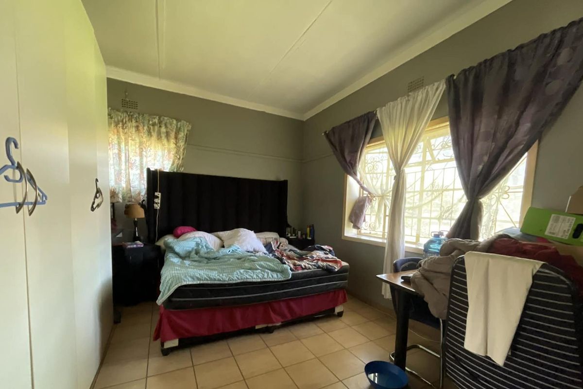 Family Home With 1 Bedroom Garden Cottage - Photo 5