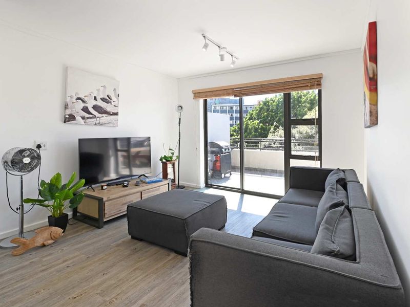 Spacious 2-Bedroom Apartment with Large Balcony - Photo 7