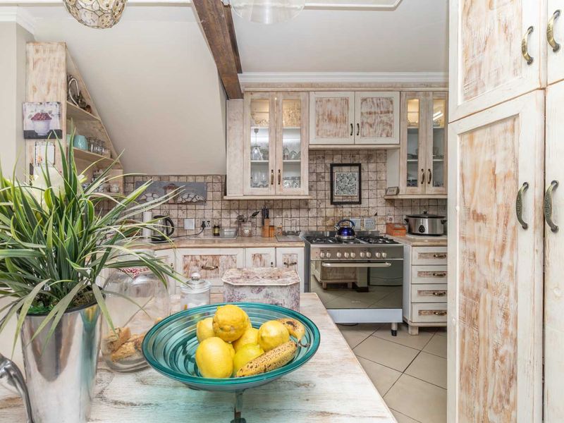 Stylish 4 bedroom family home in secure estate in Pinehaven - Photo 4
