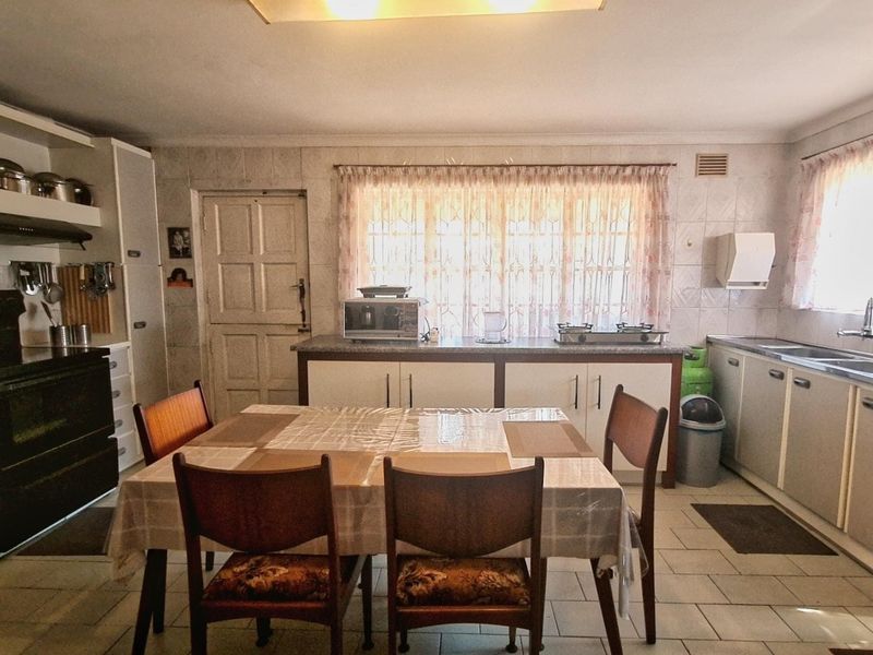 Majestic 5-Bedroom Facebrick Abode in Reservoir Hills: A Rare Opportunity for Shrewd Business Owners or Family - Photo 4