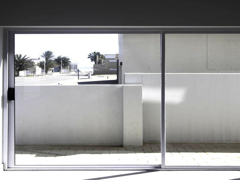 Modern New 4 Bedroom Home near the sea - Photo 10