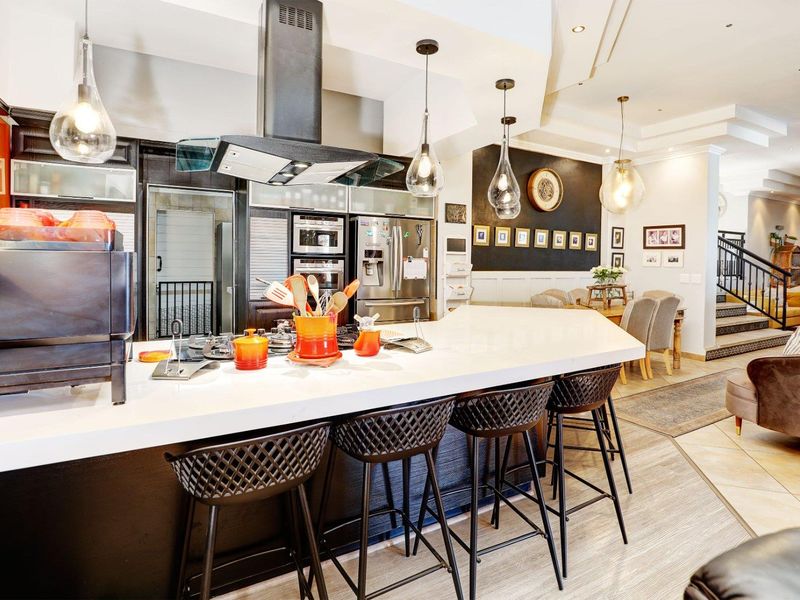 Entertainer’s Dream Home With Spectacular Views - Photo 10