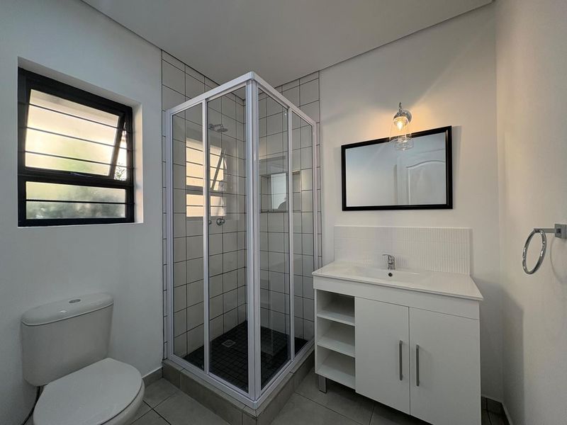 NEWLY RENOVATED AND STYLISH HOME FOR RENT IN MONDEOR - Photo 7