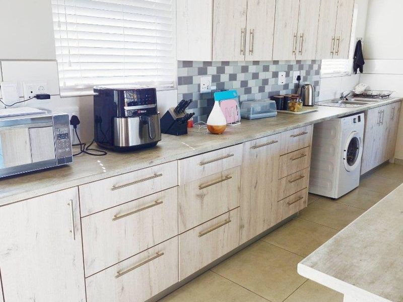 Swakopmund-To Let- N$15 000 - Photo 8