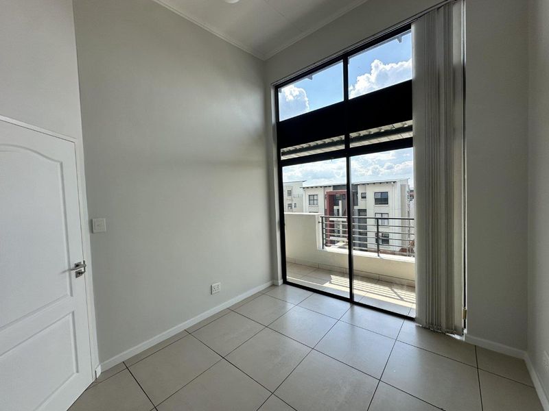 ONE BEDROOM PENTHOUSE APARTMENT WITH VIEWS FOR RENT!!!! - Photo 5