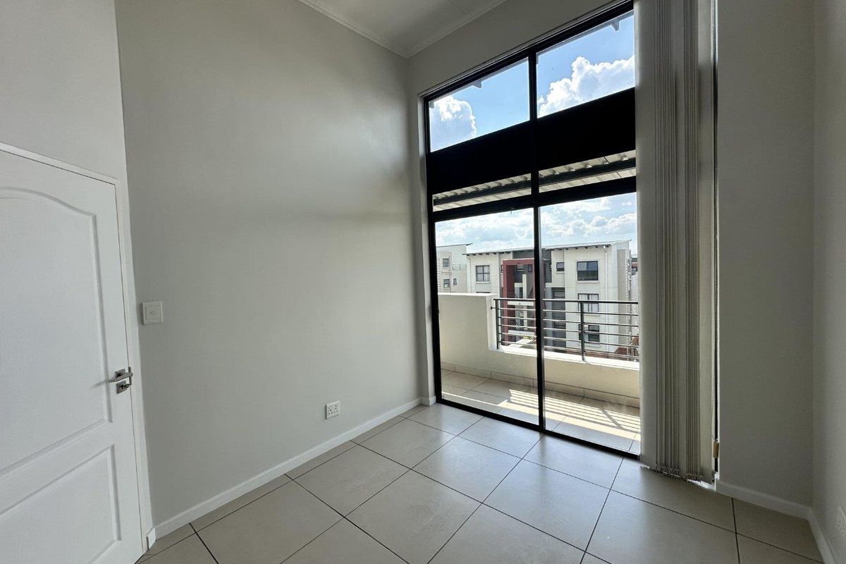 ONE BEDROOM PENTHOUSE APARTMENT WITH VIEWS FOR RENT!!!! - Photo 5