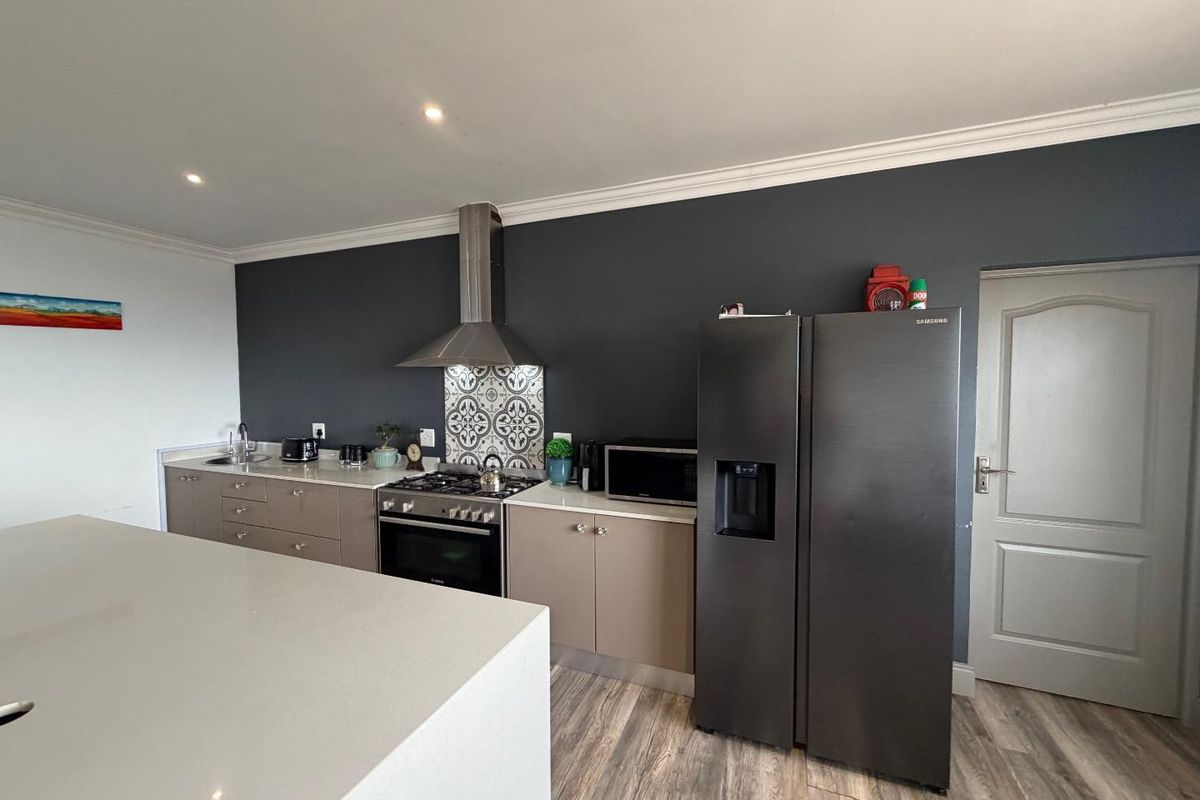 Modern Single-Level Cladded Brick Home with Ocean views - Photo 5