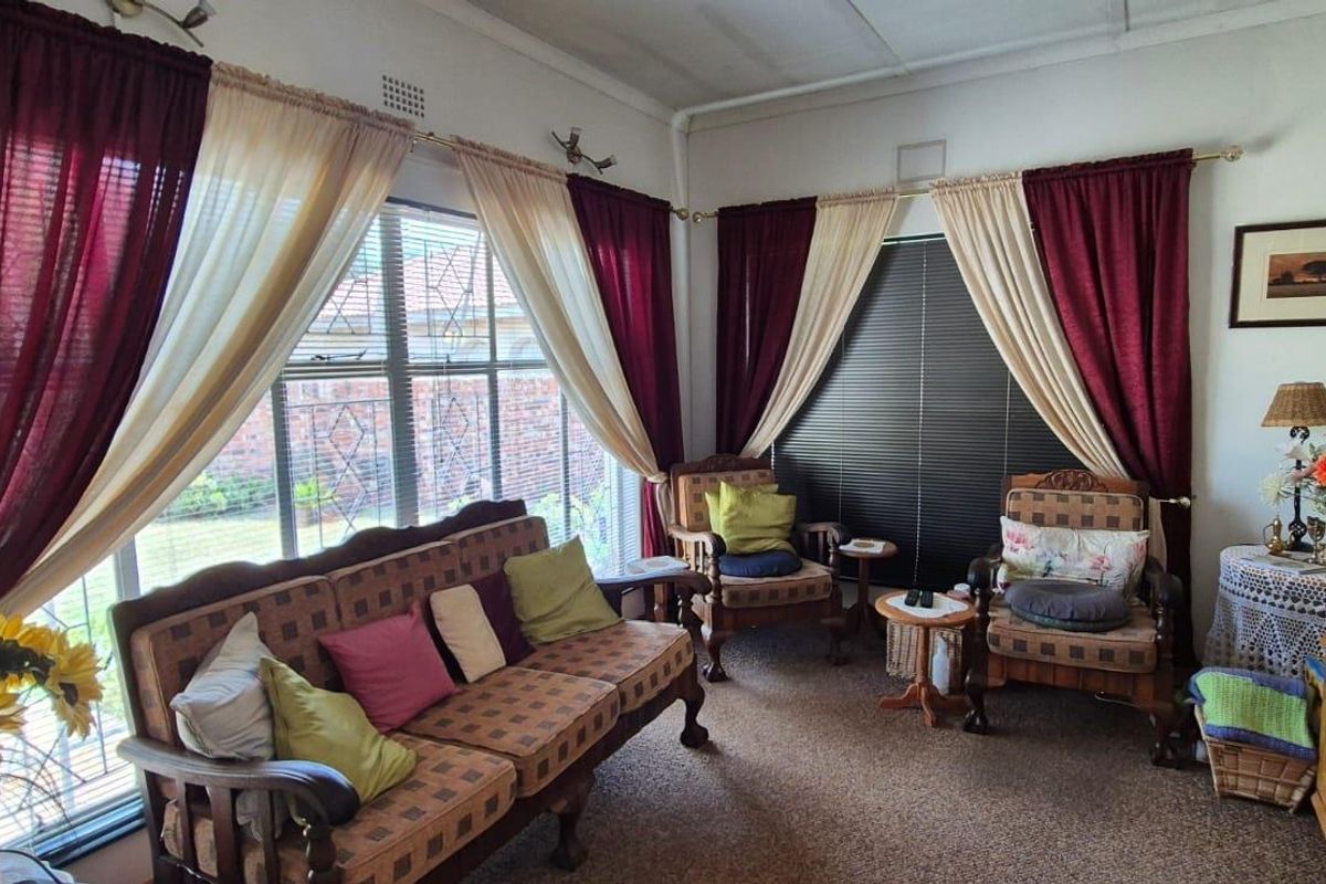 Discover Your Dream Home: A Perfect Canvas for Family Living - Photo 2