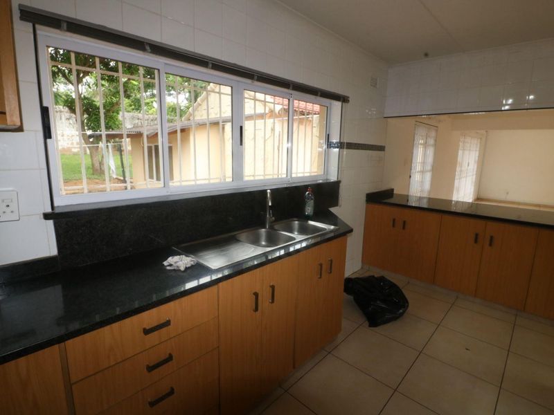 Secure 3 Bed House With Granny Cottage - Pet Friendly - Photo 9