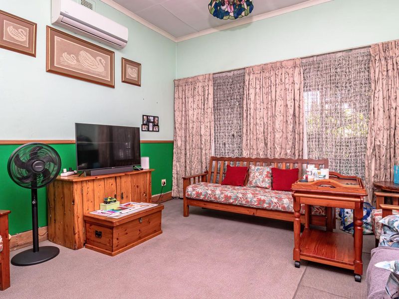 Elegant Home with Income-Generating Flats! - Photo 4