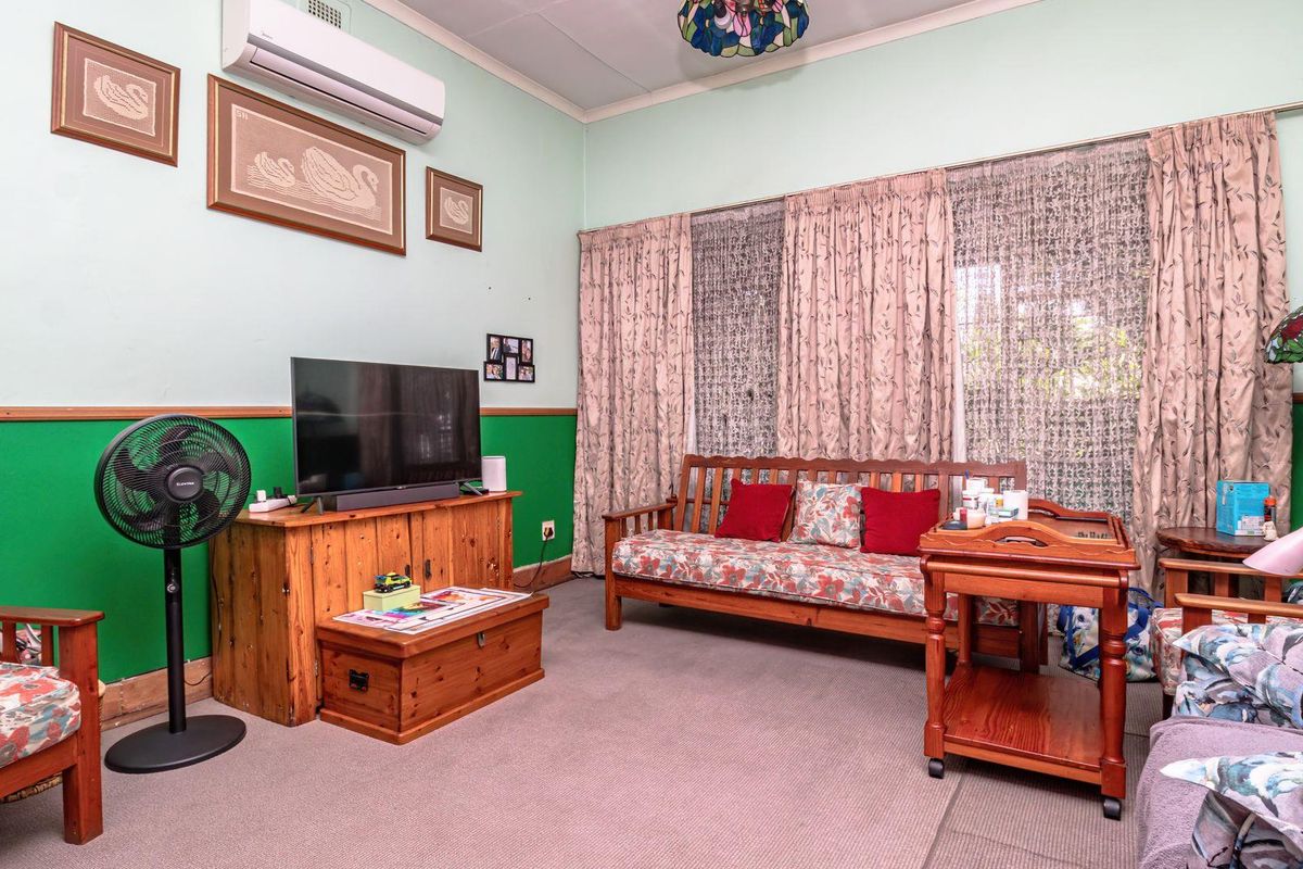 Elegant Home with Income-Generating Flats! - Photo 4