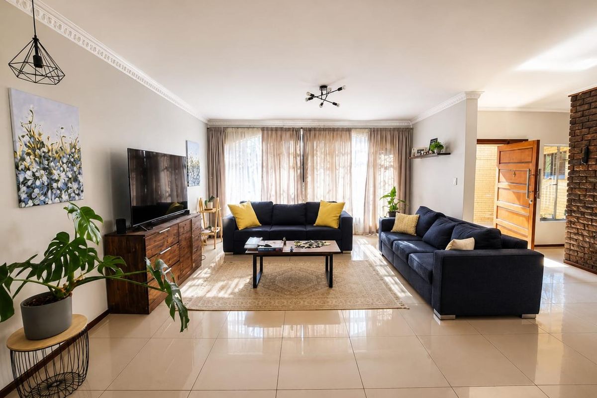 Spacious Family Living in Sought-After Dan Pienaar! - Photo 5