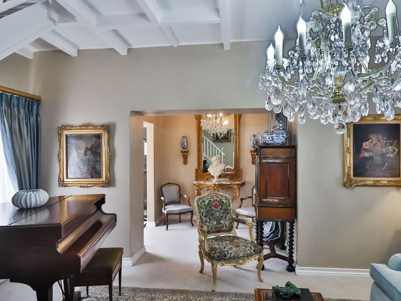 Renovated Sophistication - Photo 8