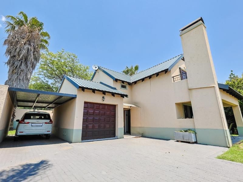 Modern 2-Bedroom Townhouse for Rent - Photo 2