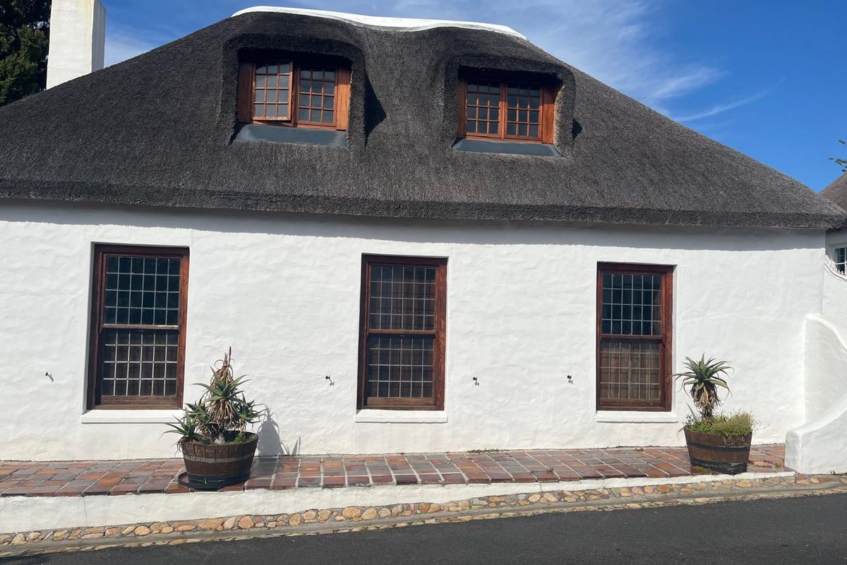 Two storey house in Chelsea Village,Wynberg Upper - Photo 2