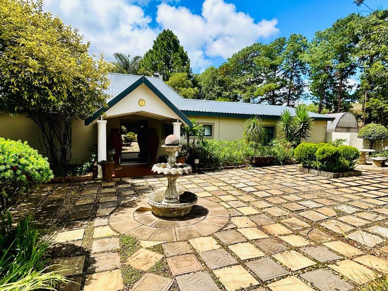 Beautiful up-market small holding for sale in Vryheid - Photo 2