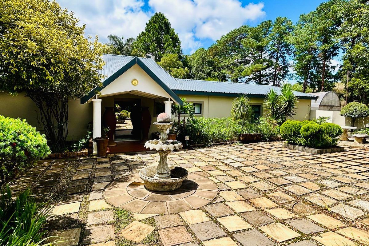 Beautiful up-market small holding for sale in Vryheid - Photo 2