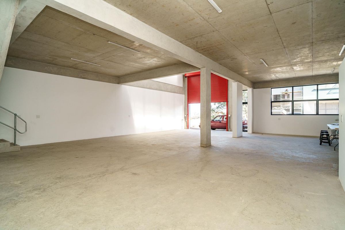 New-build ±285 m2 hybrid HQ-style mini-factory with on-grade roller, 63A 3-phase (individually metered), 24/7 security, 3 bays. Target occupation: Oct 2025 - Photo 5