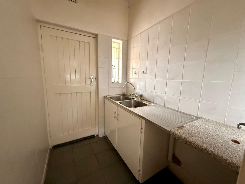 5 bedroom house for rental in vryheid - Photo 6
