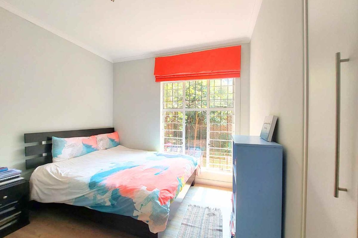 3 Bed 2.5 Bath Fantastic Facebrick Duplex - Photo 3