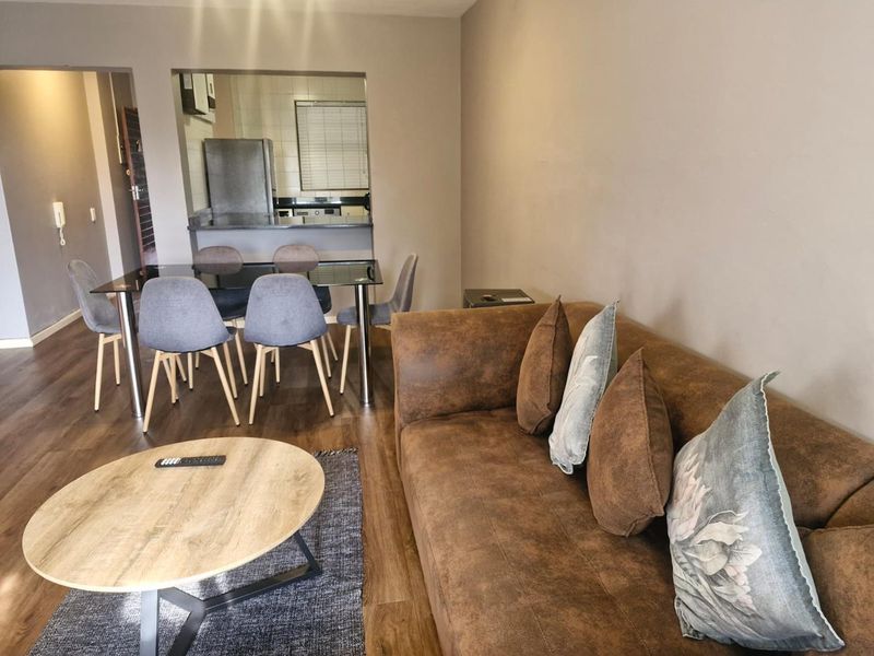 Immaculate top floor 3 bedroom apartment allows air bnb - Photo 4