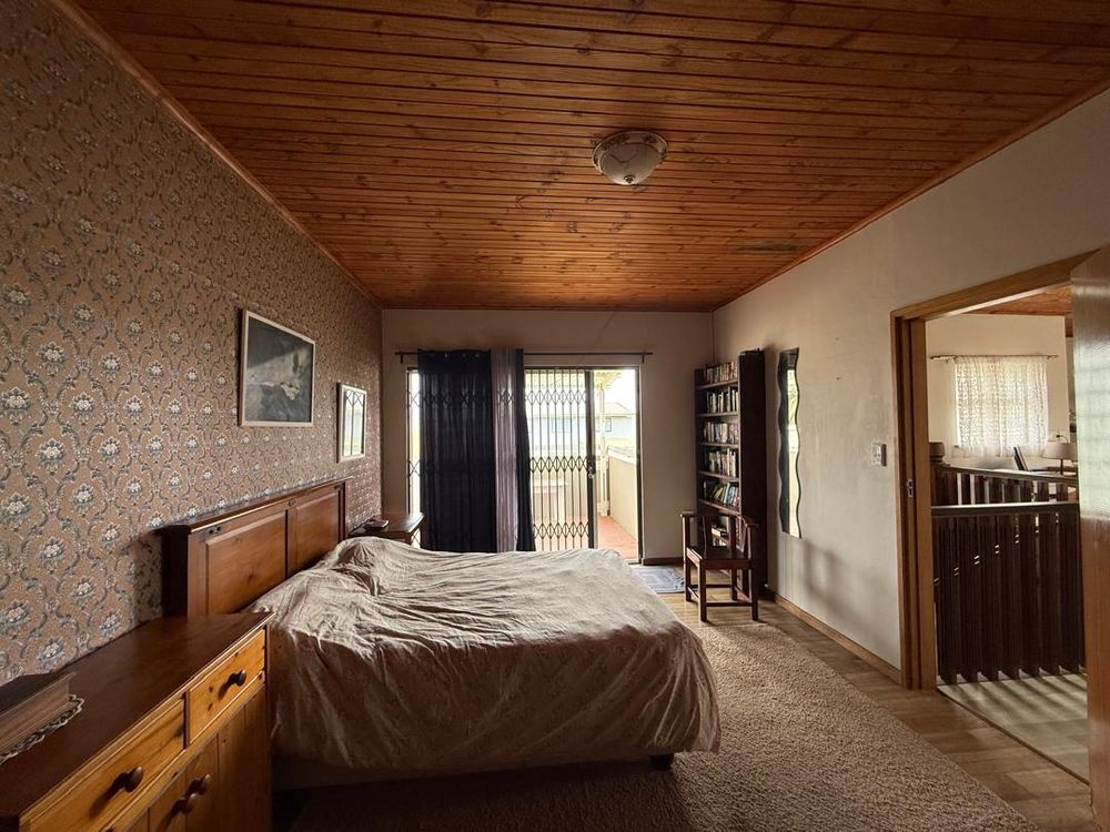 Upstairs bedroom 4