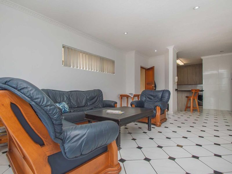 Secure Upmarket Apartment Living with Gorgeous Space. - Photo 2